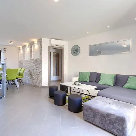 Joy By Interhome * Pola