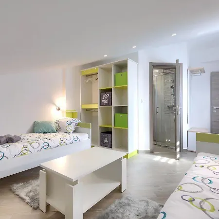 Joy By Interhome * Pola