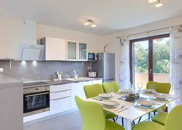 Joy By Interhome Pula