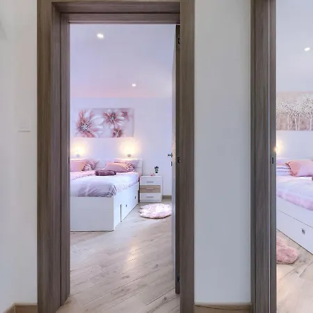 Joy By Interhome Lejlighed Pula