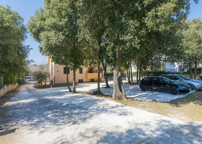 Joy By Interhome Pula