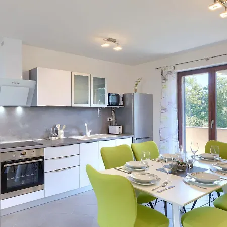 Joy By Interhome Pula