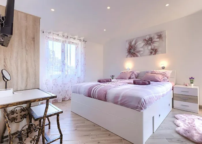 Joy By Interhome Lägenhet Pula